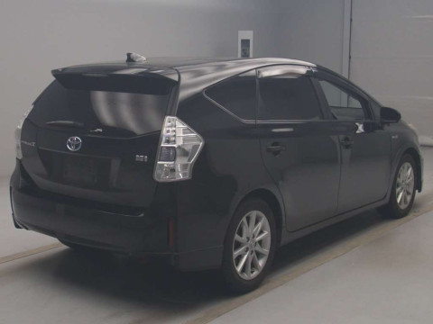 2013 Toyota Prius alpha ZVW41W[1]