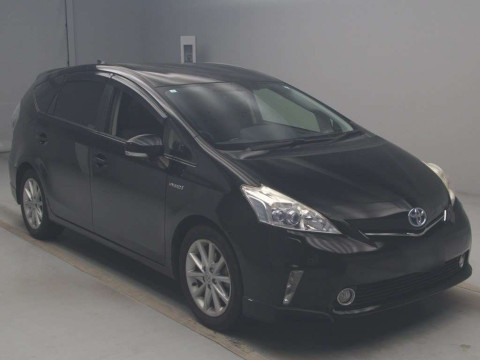 2013 Toyota Prius alpha ZVW41W[2]