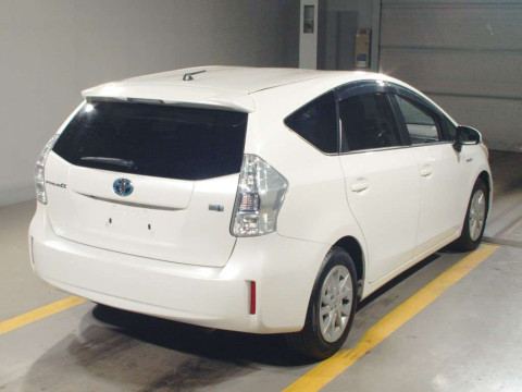 2011 Toyota Prius alpha ZVW41W[1]