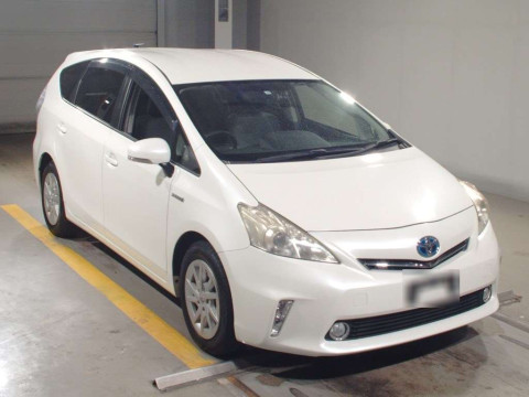 2011 Toyota Prius alpha ZVW41W[2]