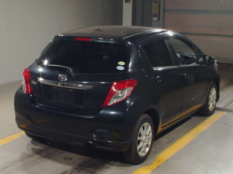 2013 Toyota Vitz NSP130[1]