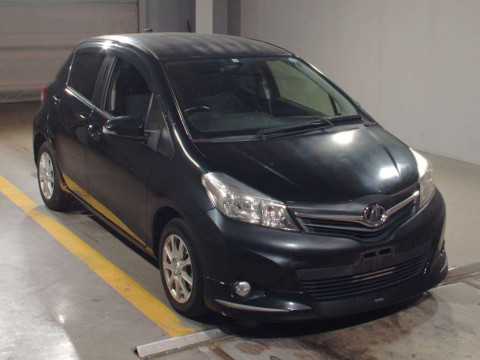 2013 Toyota Vitz NSP130[2]