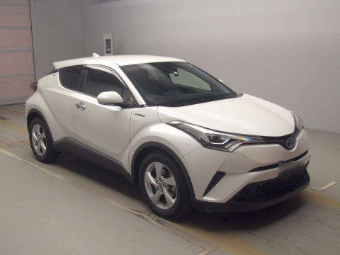 2017 Toyota C-HR ZYX10[2]