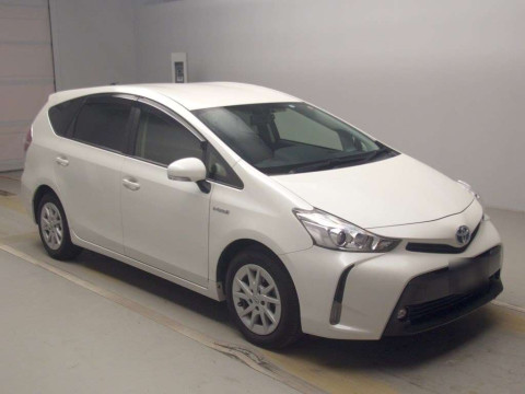 2015 Toyota Prius alpha ZVW41W[2]