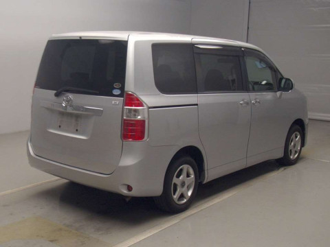 2009 Toyota Noah ZRR70G[1]