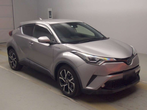 2019 Toyota C-HR ZYX10[2]