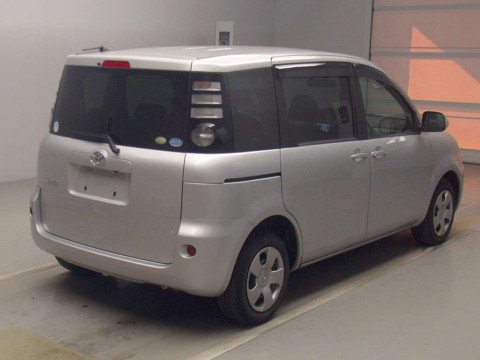 2010 Toyota Sienta NCP81G[1]