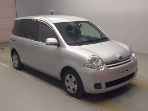 2010 Toyota Sienta NCP81G[2]