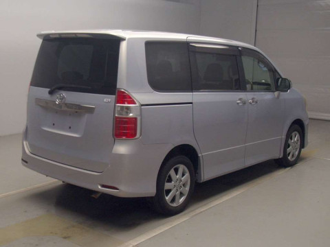 2008 Toyota Noah ZRR75W[1]