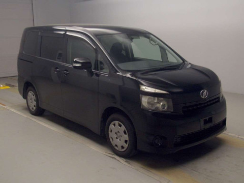 2009 Toyota Voxy ZRR70G[2]