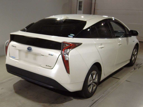 2016 Toyota Prius ZVW55[1]