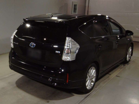 2013 Toyota Prius alpha ZVW40W[1]