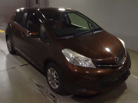 2013 Toyota Vitz NSP130[2]