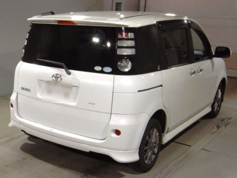 2010 Toyota Sienta NCP85G[1]