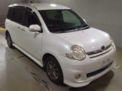 2010 Toyota Sienta NCP85G[2]