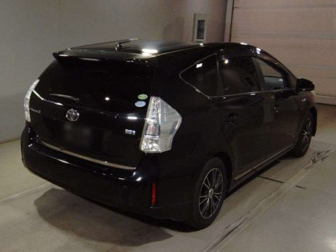 2013 Toyota Prius alpha ZVW41W[1]