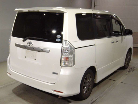 2011 Toyota Voxy ZRR70W[1]