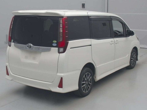 2014 Toyota Noah ZRR85W[1]