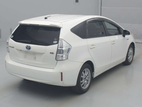 2011 Toyota Prius alpha ZVW41W[1]