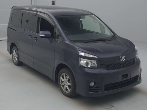 2011 Toyota Voxy ZRR75W[2]