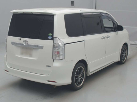 2012 Toyota Voxy ZRR70W[1]