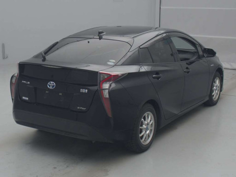 2017 Toyota Prius ZVW55[1]