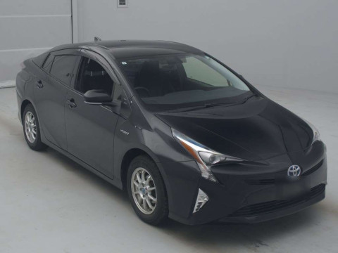 2017 Toyota Prius ZVW55[2]