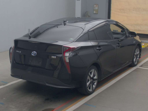 2016 Toyota Prius ZVW50[1]