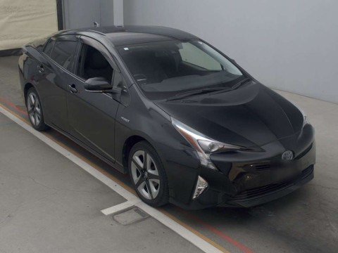 2016 Toyota Prius ZVW50[2]