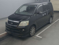 2005 Toyota Noah