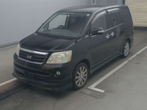 2005 Toyota Noah AZR60G[0]