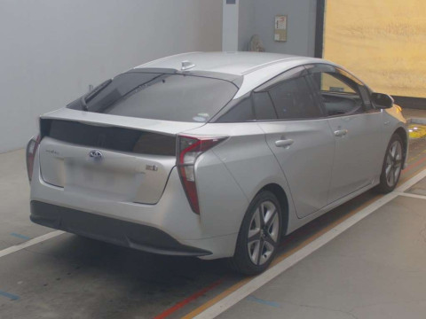 2016 Toyota Prius ZVW50[1]