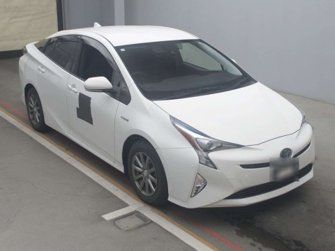 2018 Toyota Prius ZVW50[2]