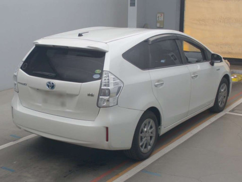 2014 Toyota Prius alpha ZVW40W[1]