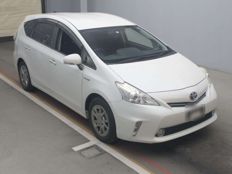 2014 Toyota Prius alpha ZVW40W[2]