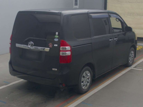 2013 Toyota Noah ZRR70G[1]