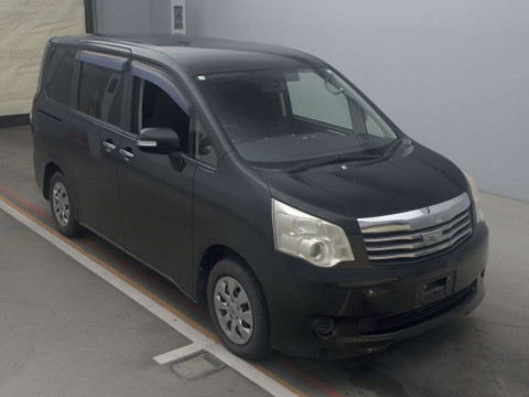 2013 Toyota Noah ZRR70G[2]