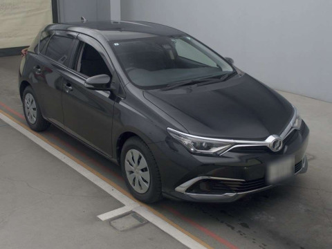 2015 Toyota Auris NZE181H[2]