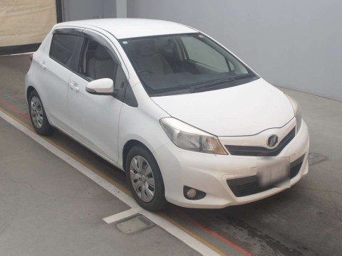 2011 Toyota Vitz NSP130[2]