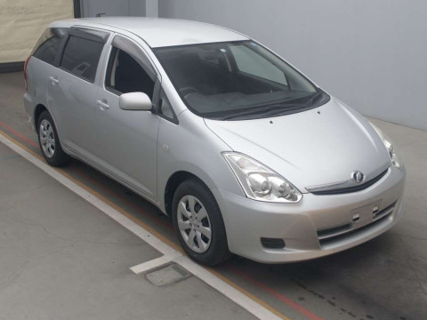 2005 Toyota Wish ZNE10G[2]