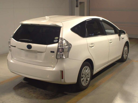 2013 Toyota Prius alpha ZVW40W[1]