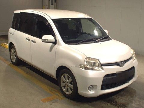 2012 Toyota Sienta NCP81G[2]