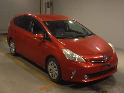 2012 Toyota Prius alpha ZVW40W[2]