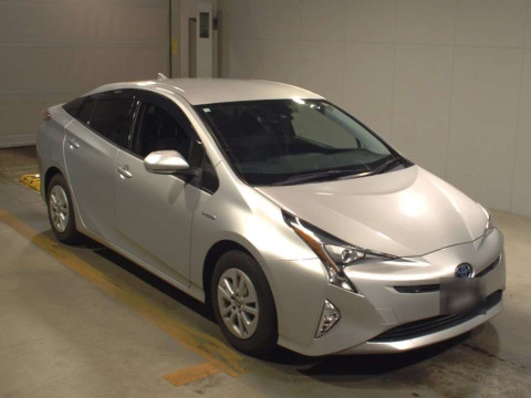 2018 Toyota Prius ZVW50[2]