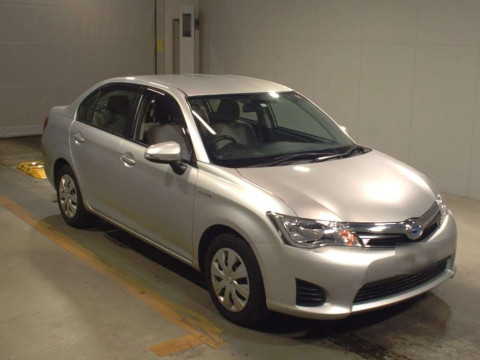 2013 Toyota Corolla Axio NKE165[2]