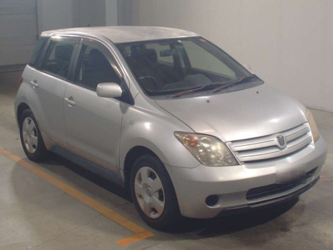 2004 Toyota IST NCP60[2]