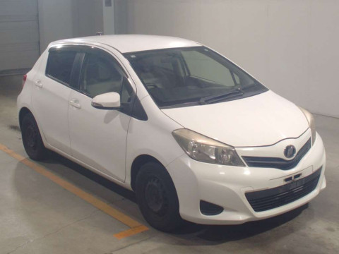 2013 Toyota Vitz NSP130[2]