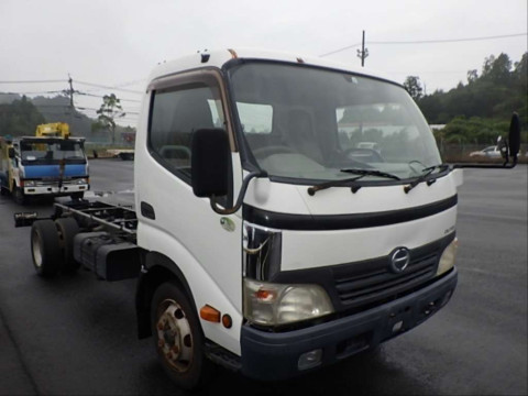 2011 Hino DUTRO XZU414M[2]