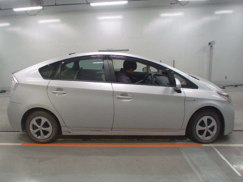 2014 Toyota Prius ZVW30[2]