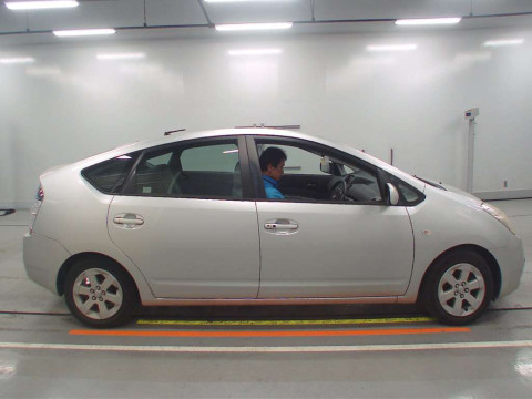 2004 Toyota Prius NHW20[2]